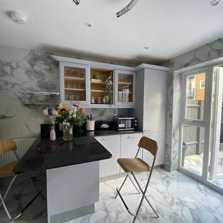 לונדון Tina Guest House מראה חיצוני תמונה