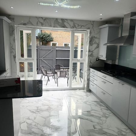 לונדון Tina Guest House מראה חיצוני תמונה