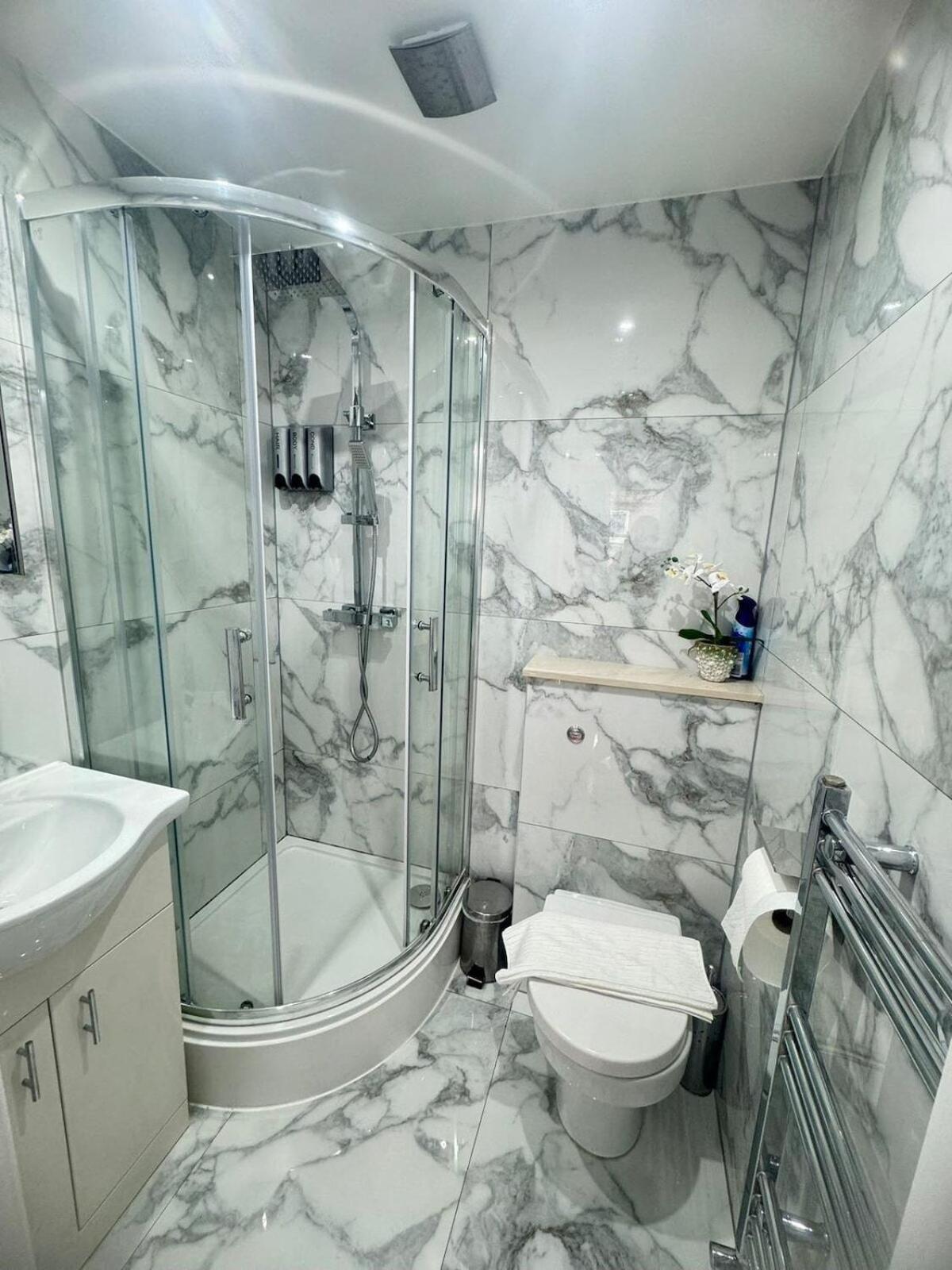 לונדון Tina Guest House מראה חיצוני תמונה
